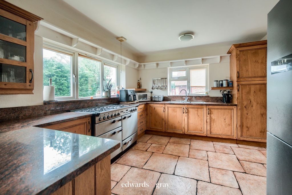 Property photo 2 of 42