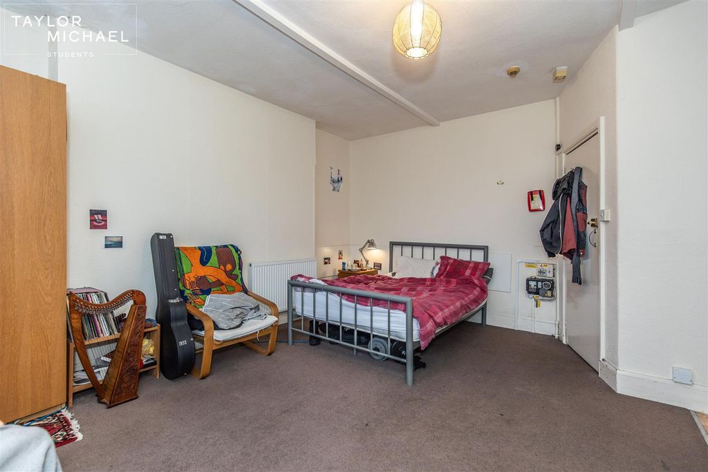 Property photo 2 of 10 Room