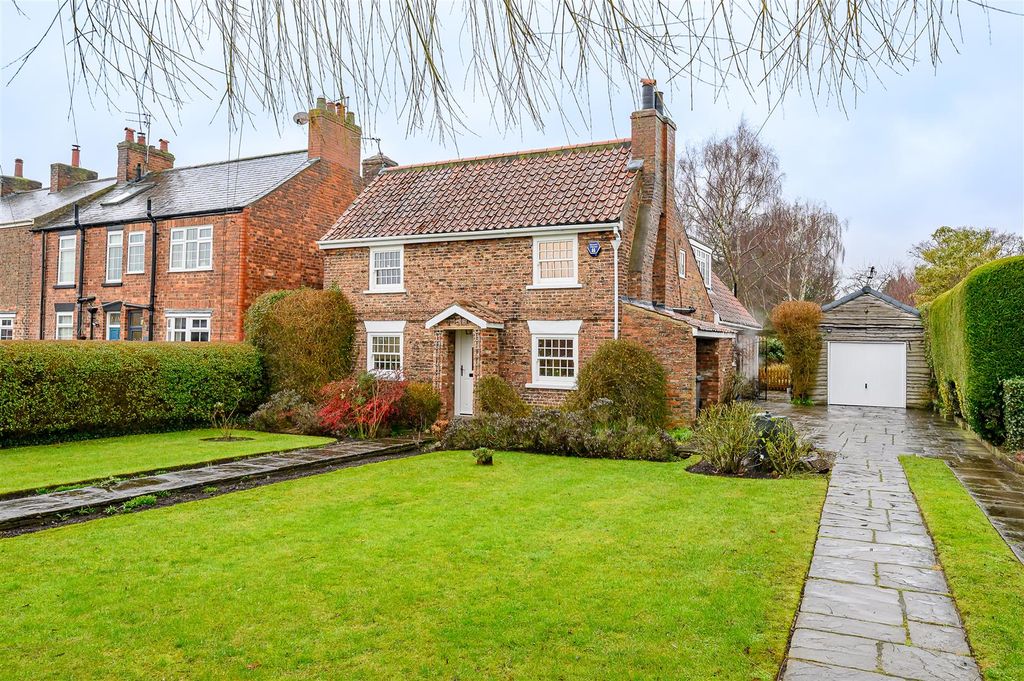 Property photo 1 of 25 External