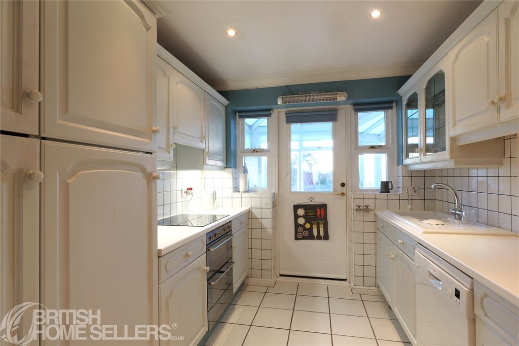 Property photo 3 of 27 Picture No. 18