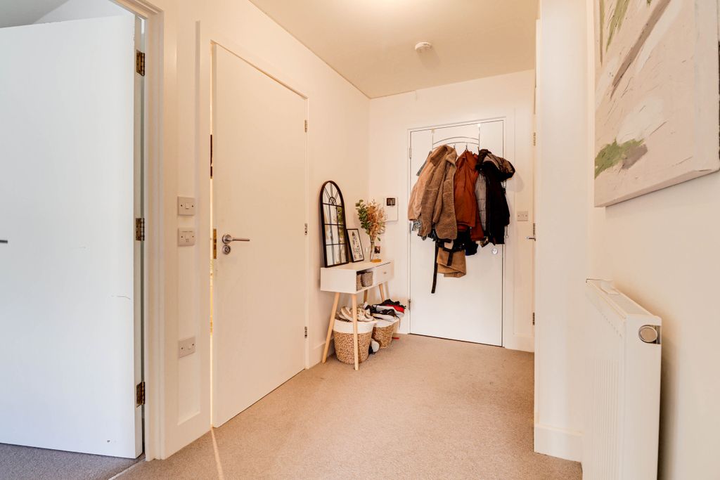 Property photo 3 of 12 Entrance Hall