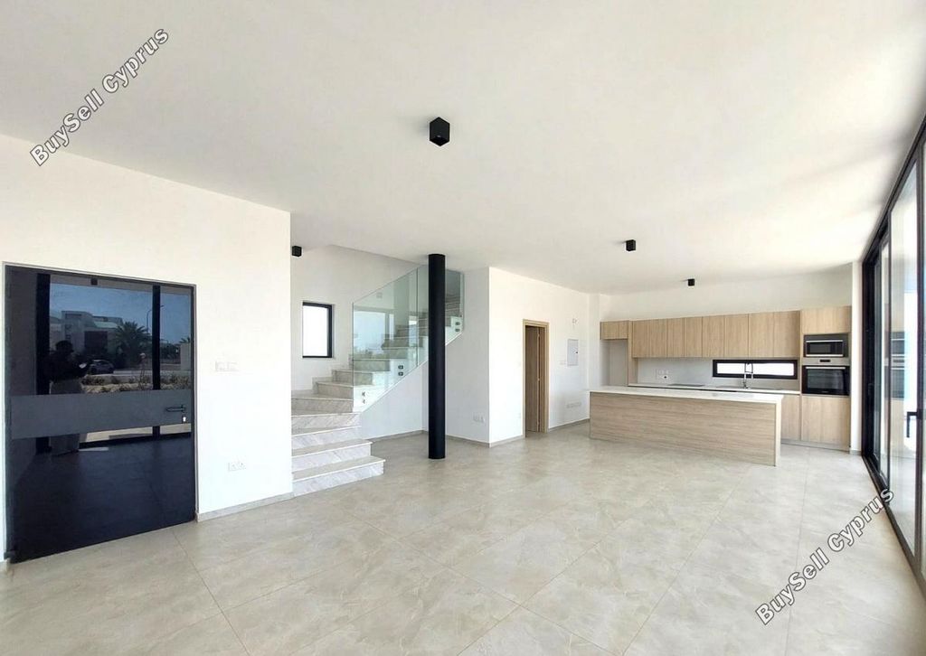 Property photo 3 of 31