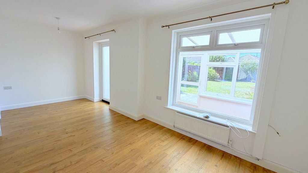 Property photo 2 of 19 19Broad15.Jpg