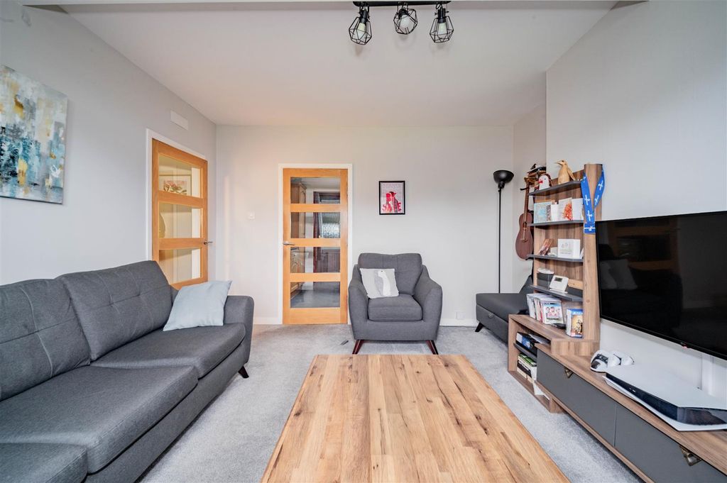 Property photo 3 of 17 182 Arbroath Road Dundee-13.Jpg