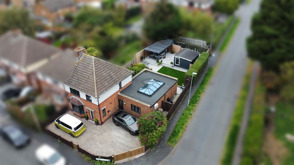 Property photo 3 of 51 Barradale.Jpg