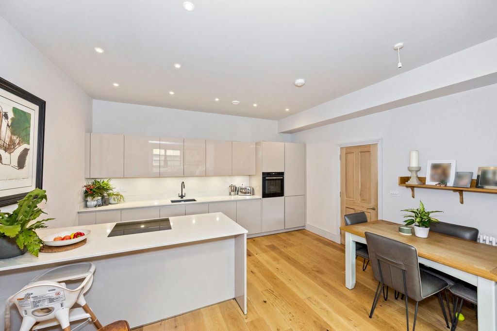Additional image 9 of 3 bed flat for saleHigh Street, Steyning BN44