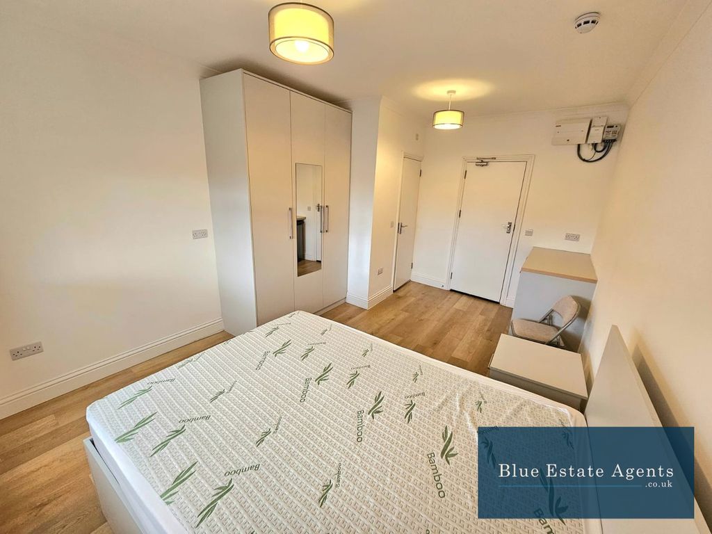 Property photo 2 of 5 Double Bedroom