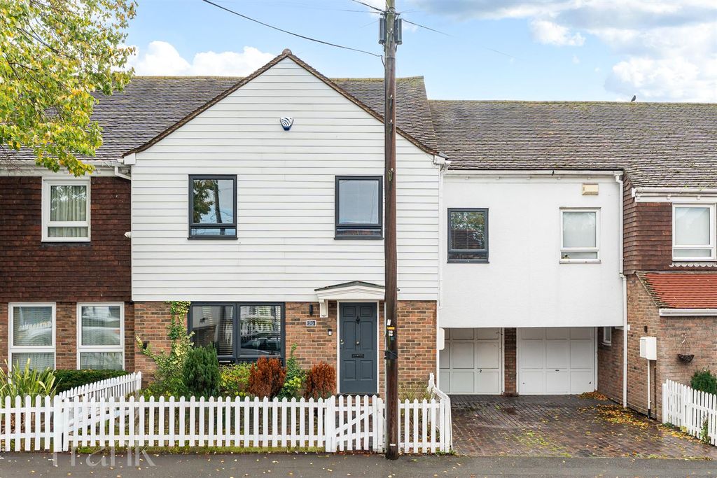 Property photo 1 of 32