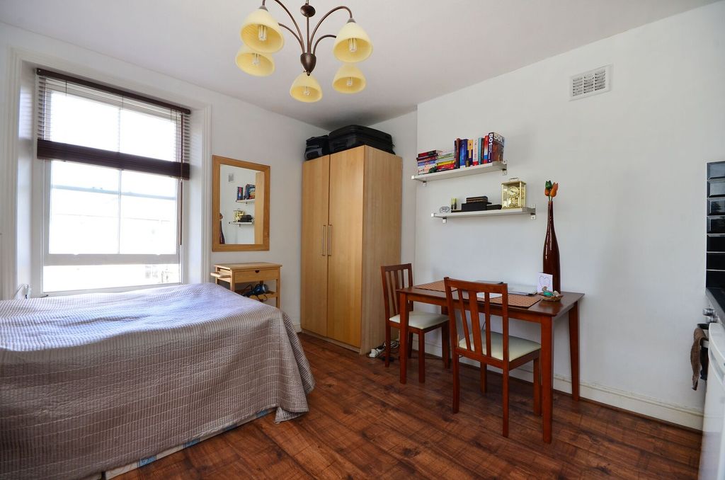 Property photo 1 of 3