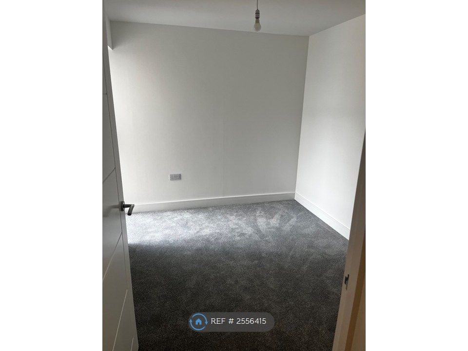 Property photo 3 of 8 Bed 2