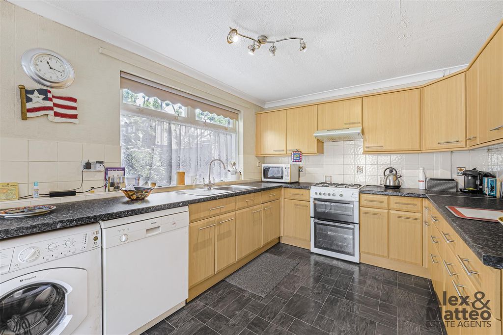 Property photo 3 of 17 Keetons Road