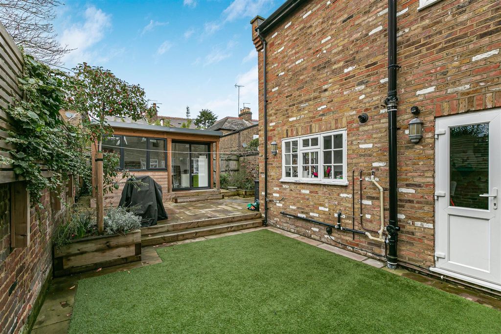 Property photo 3 of 20