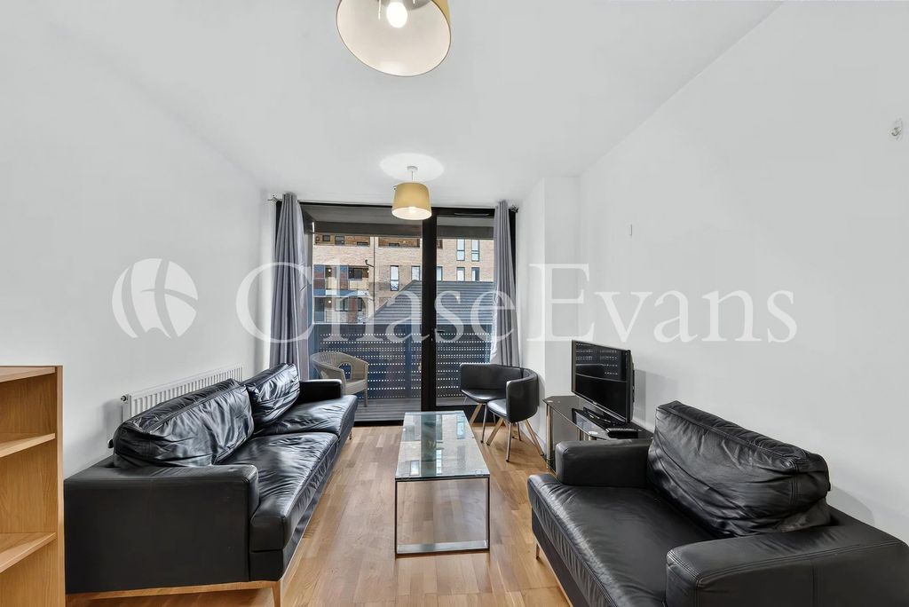 Property photo 1 of 14 Living