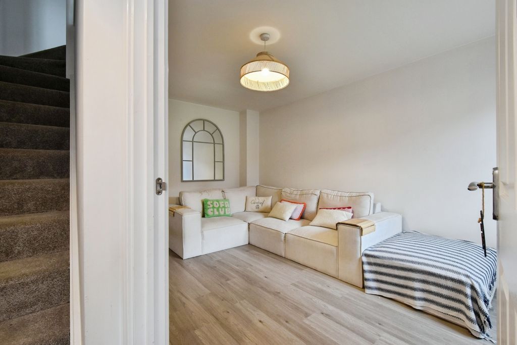 Property photo 3 of 17 Photo