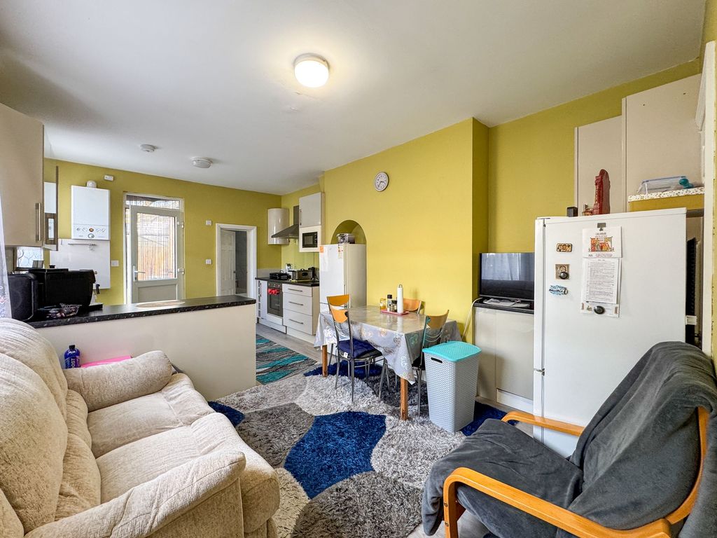 Property photo 3 of 12