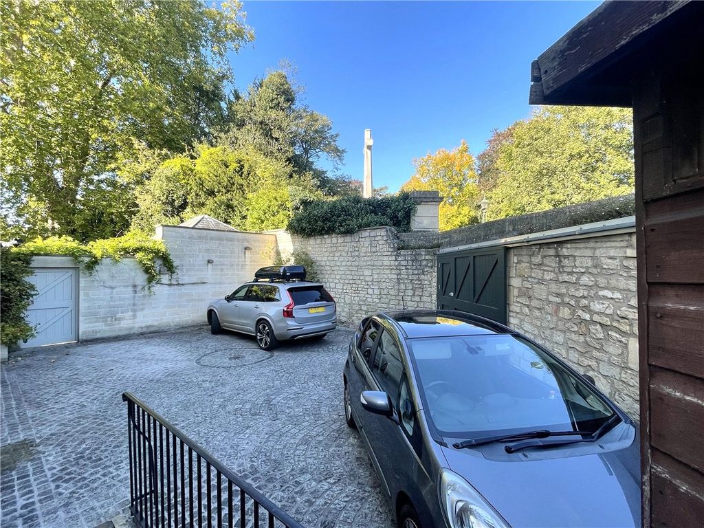 Property photo 3 of 16 Private Parking