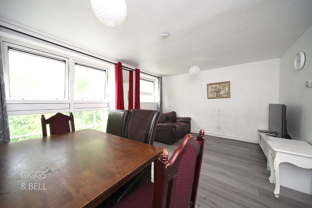 Property photo 3 of 13 5068912
