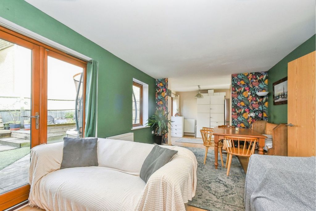 Property photo 2 of 24