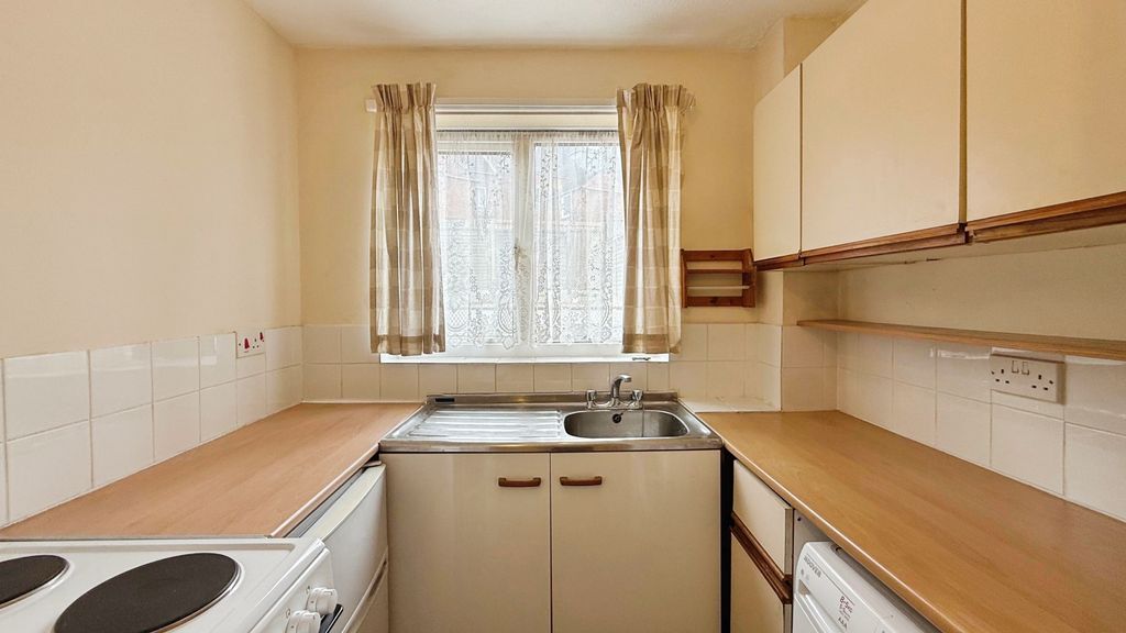 Property photo 2 of 10 Kitchen