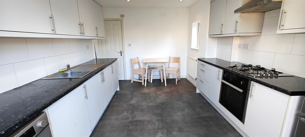 Property photo 2 of 24