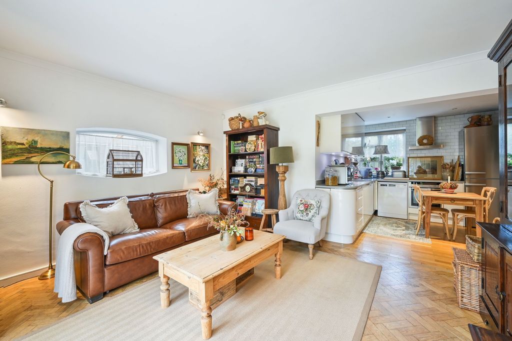 Property photo 2 of 11