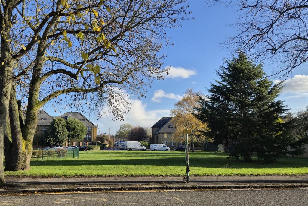 Property photo 2 of 11