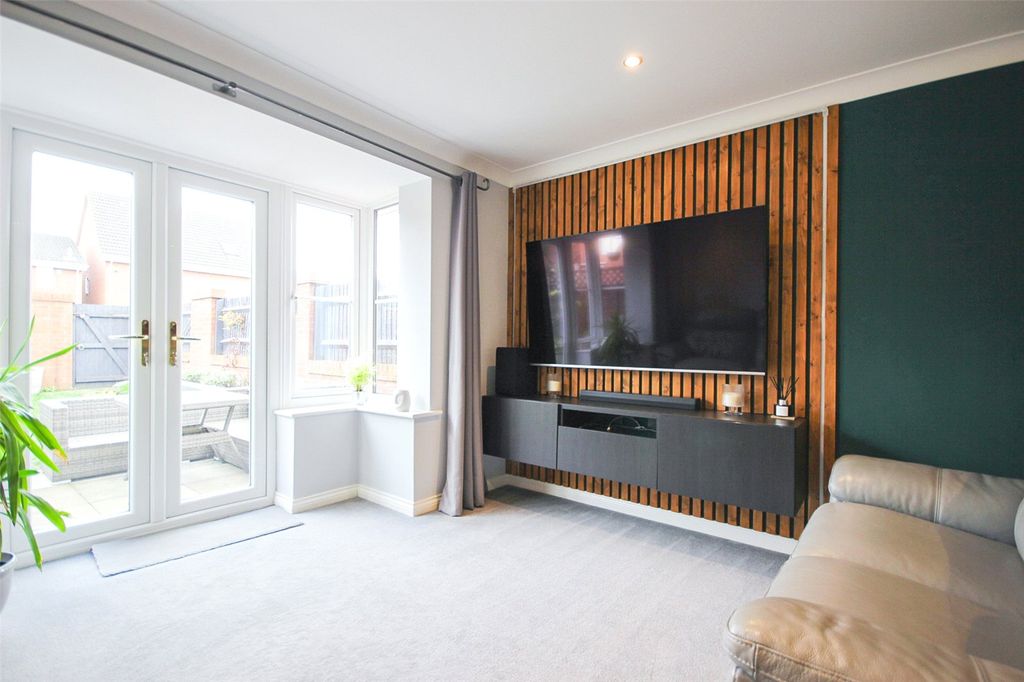 Property photo 2 of 19 Picture No. 14