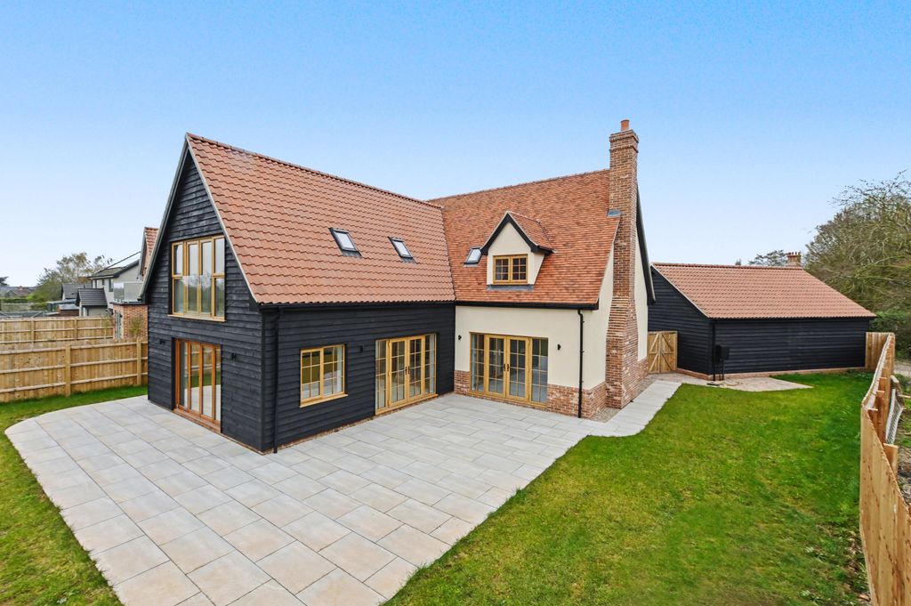 Property photo 3 of 19 Lambourne0016