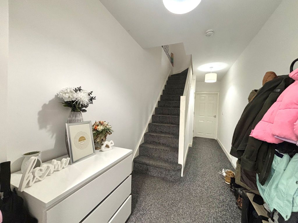 Property photo 2 of 23 Entrance Hall