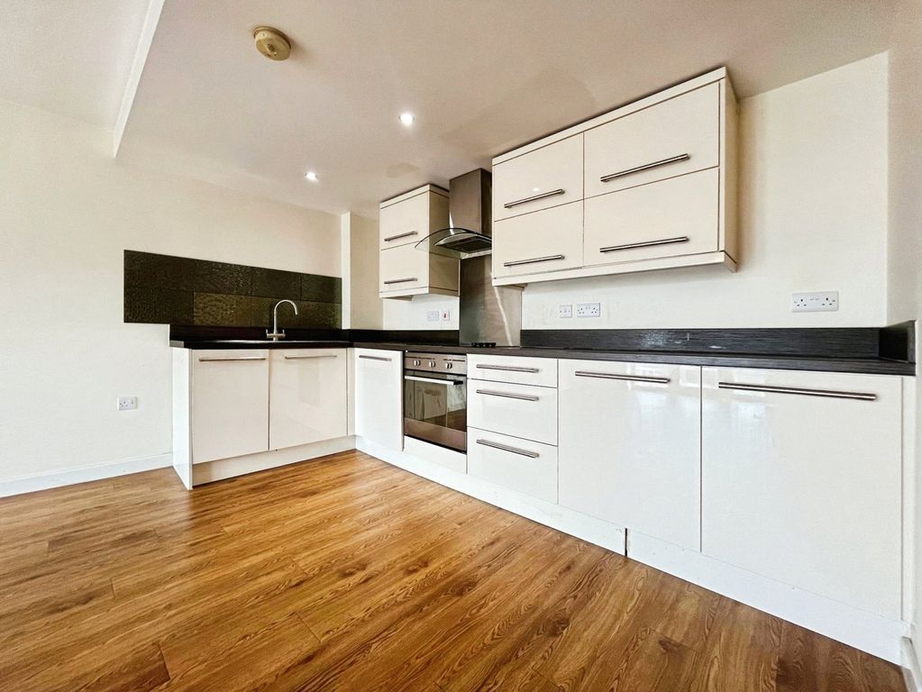 Property photo 3 of 9 Kitchen