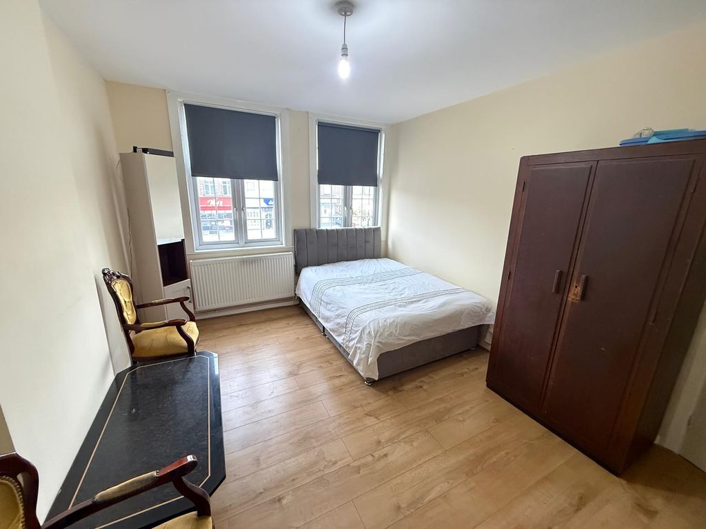 Property photo 1 of 4 Photo 4