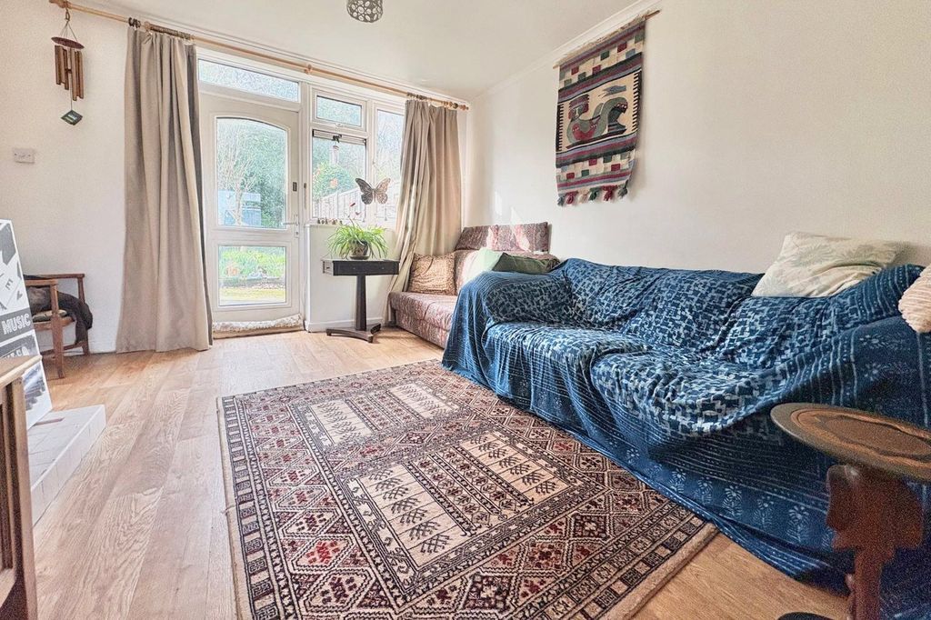 Property photo 3 of 12 Picture No. 27