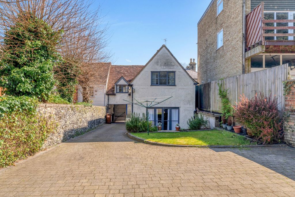 Property photo 1 of 25