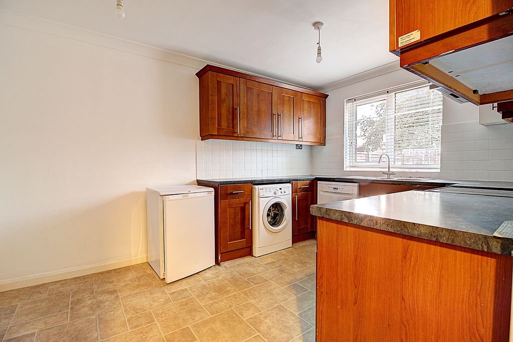 Property photo 2 of 11 Kitchen