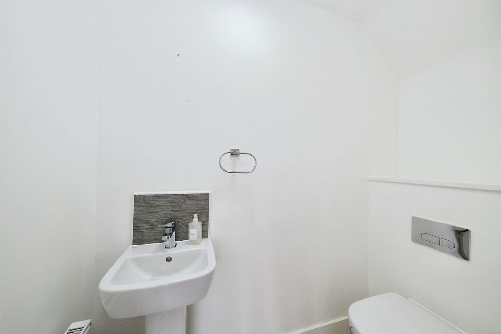 Property photo 3 of 20