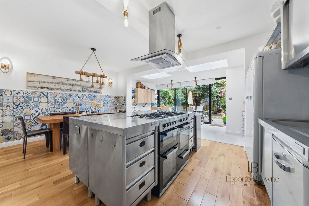 Property photo 3 of 26