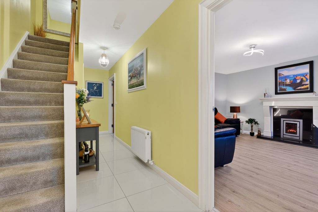 Property photo 3 of 27