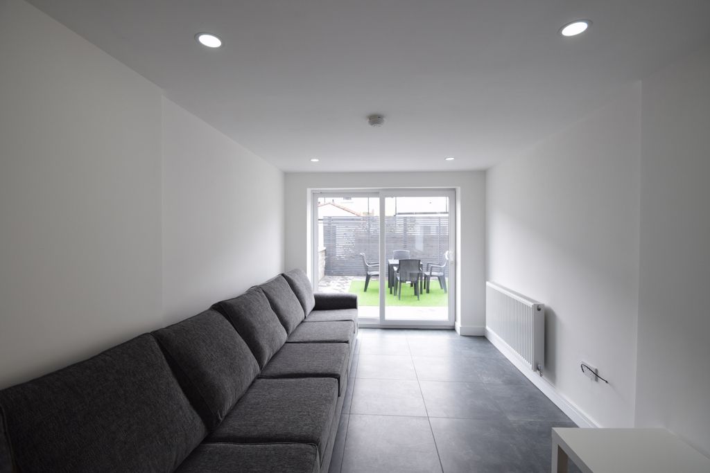 Property photo 2 of 20 Photo 6