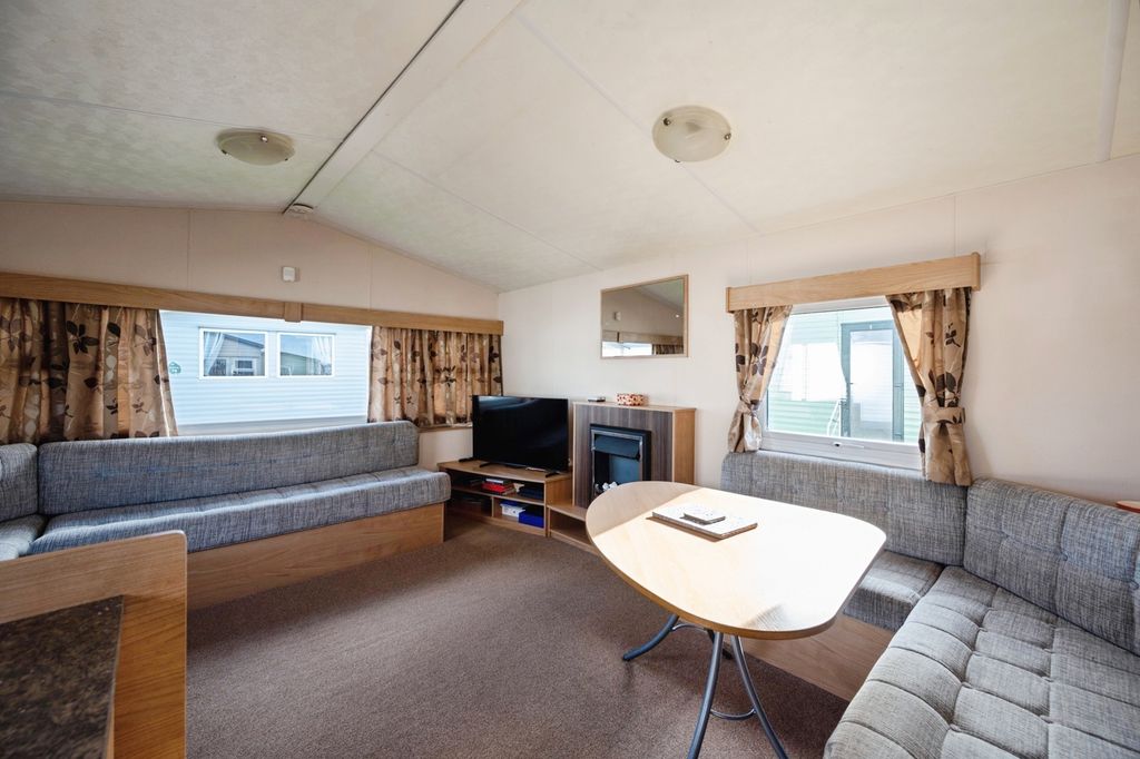 Property photo 3 of 17 Pbox-Img.Jpg