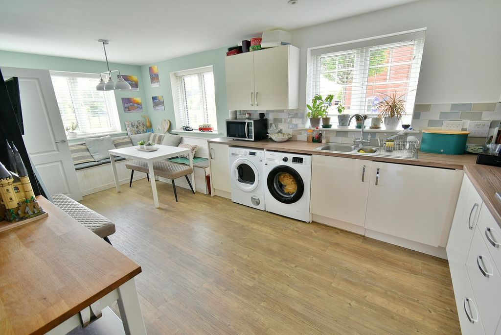 Property photo 3 of 23