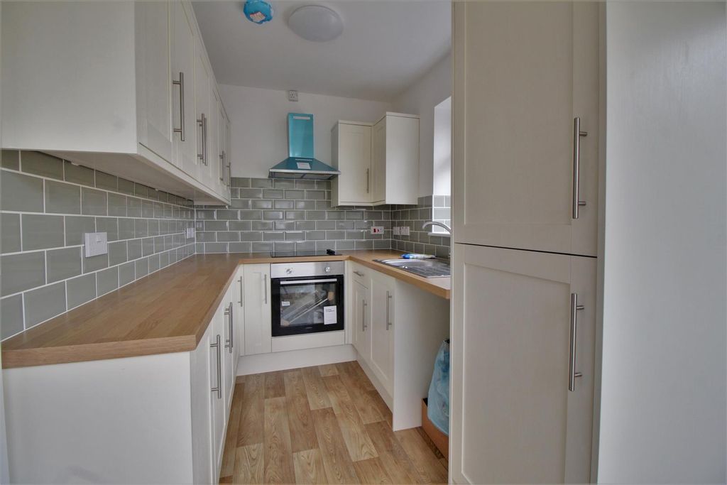 Property photo 2 of 10 Kitchen