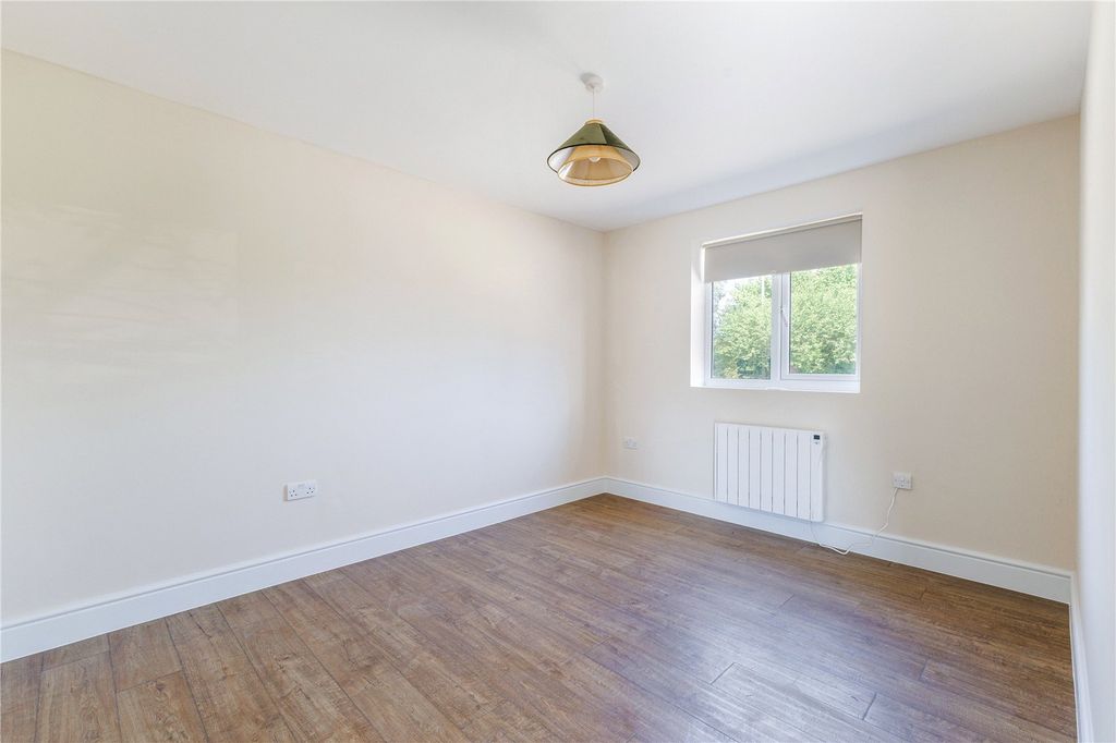 Property photo 3 of 10 Bedroom