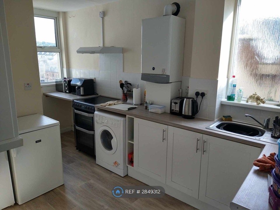 Property photo 3 of 9 Kitchen