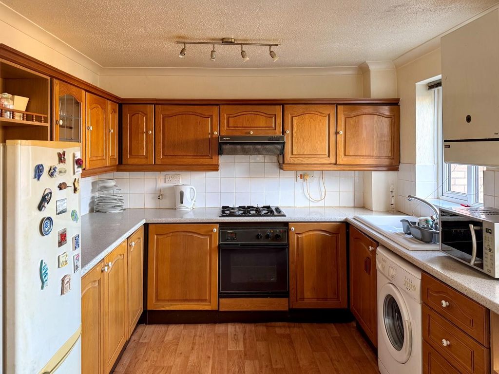 Property photo 3 of 16 Kitchen