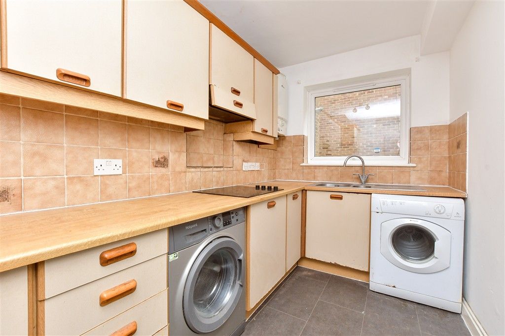 Property photo 3 of 11 Kitchen