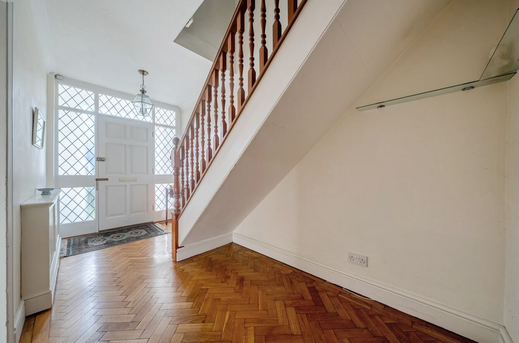 Property photo 2 of 19 1395087-12-695E54...