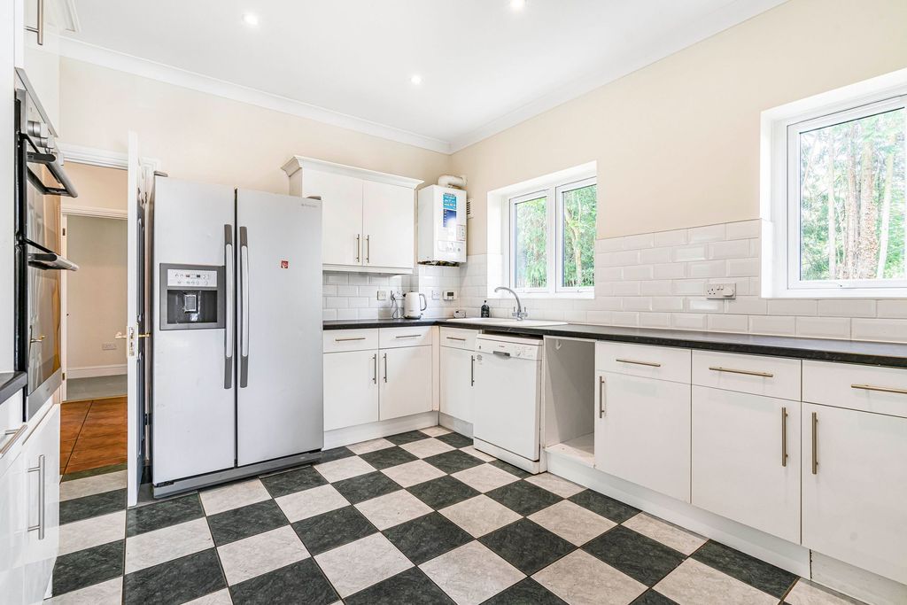 Property photo 2 of 37