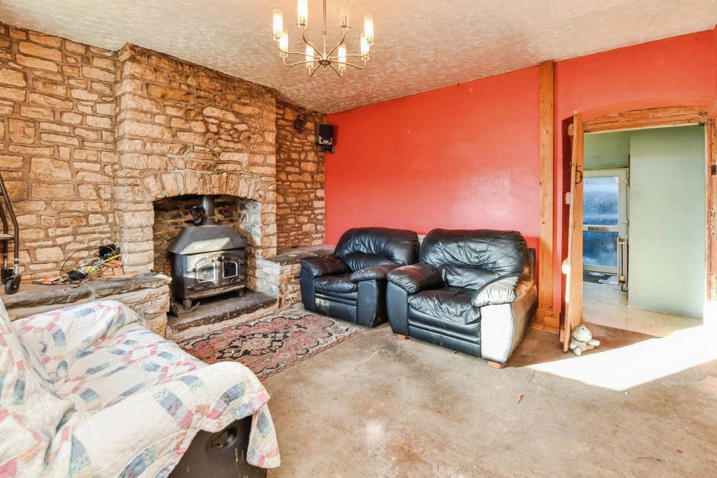 Property photo 3 of 18