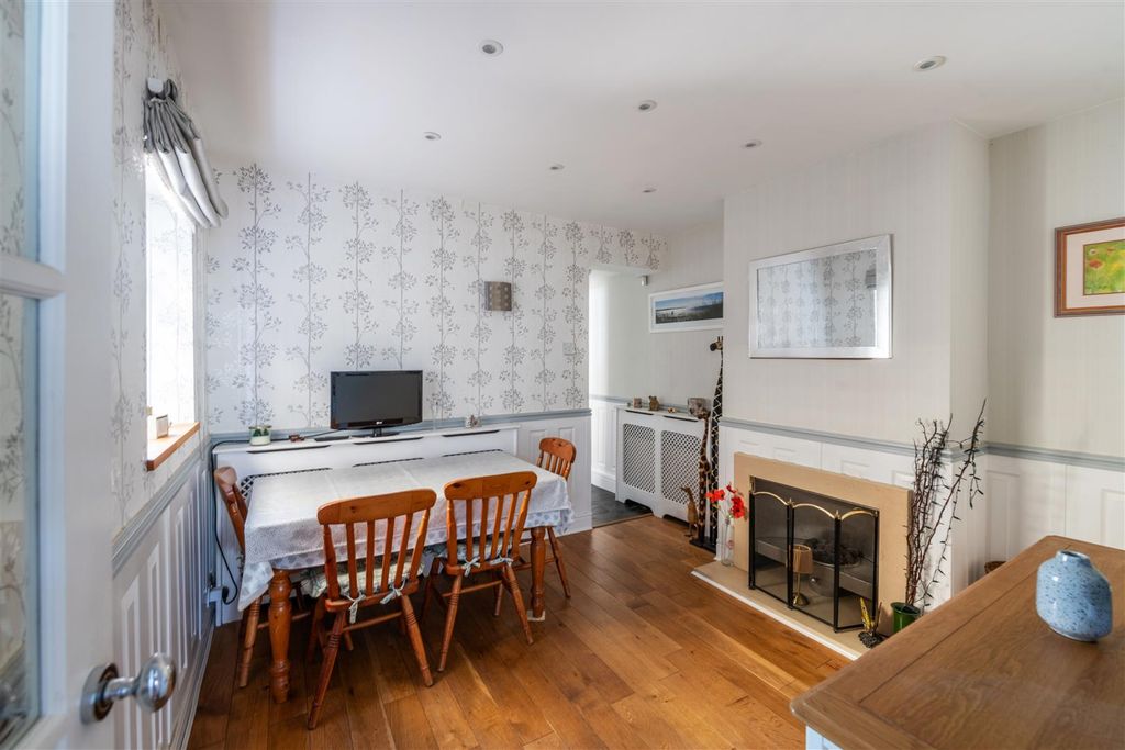 Property photo 3 of 12 100 Albert Road Internals-6.Jpg