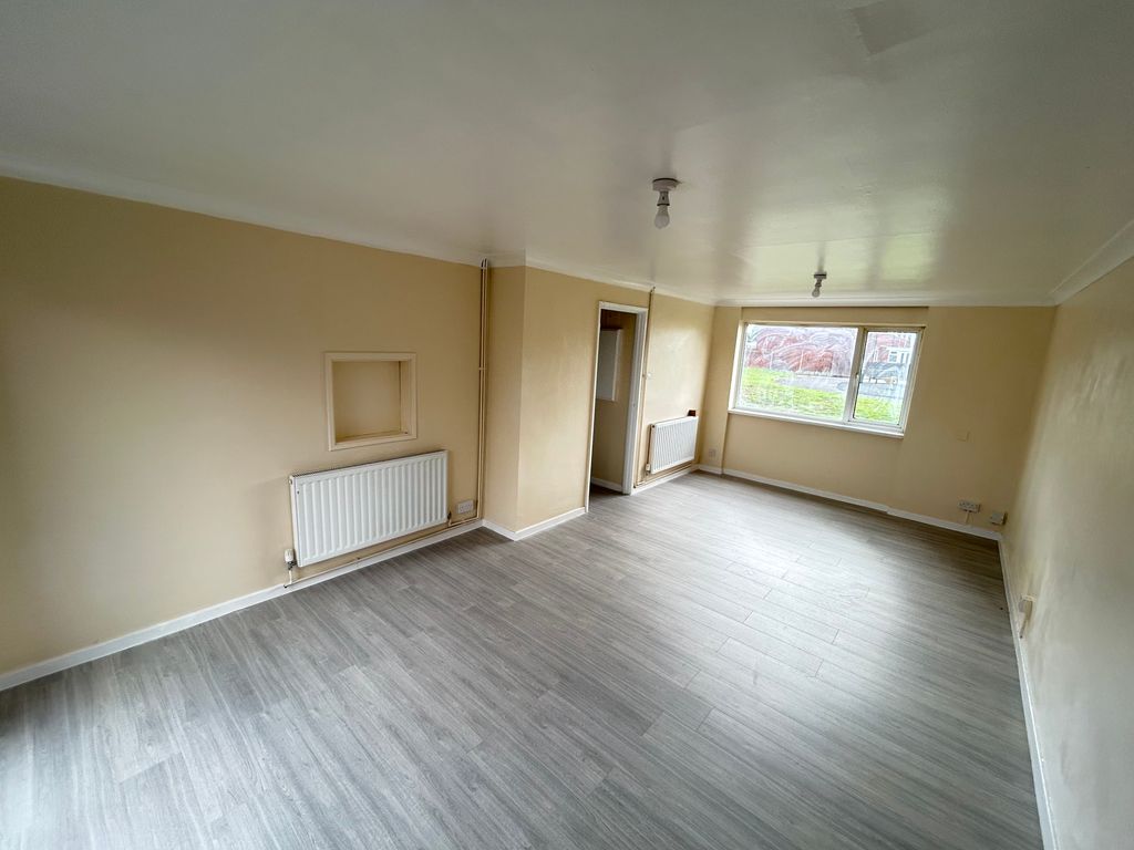 Property photo 3 of 10 Living Room
